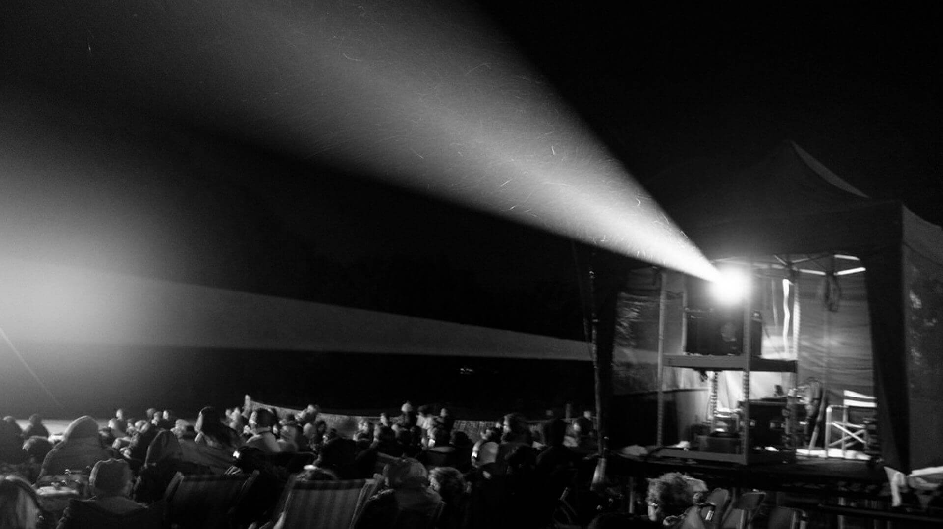 Projection d'un film, Image d'entête